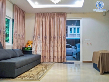 *****ทาวน์เฮ้าส์มือสองสมุทรปราการ ม.โกลเด้นทาวน์ ศรีนครินทร์-สุขุมวิท #หลังมุม เนื้อที่กว้างขวางเกือบ 29 ตร.ว. ฟังก์ชัน 4 ห้องนอน 3 ห้องน้ำ สามารถจอดรถได้ 2 คัน แถมฟรี! 3 เครื่องปรับอากาศ บนทำเลดี 10 นาทีถึงรถไฟฟ้าสายสีเขียว "สถานีแพรกษา" ใกล้ทางด่วน "บางพลีสุขสวัสดิ์"